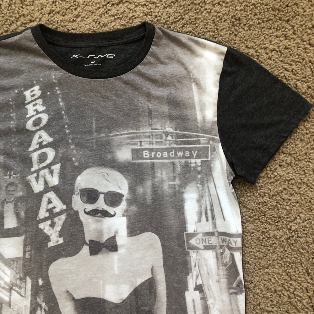 Graphic Tee - Picture 2 of 3